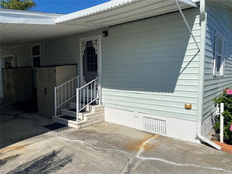 合同活跃: $189,900 (2 贝兹, 2 浴室, 1027 平方英尺)