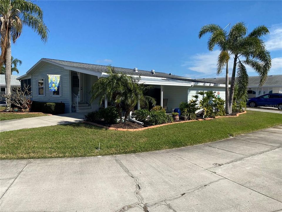 合同活跃: $189,900 (2 贝兹, 2 浴室, 1027 平方英尺)