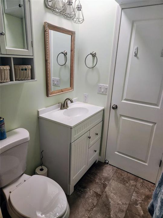 合同活跃: $189,900 (2 贝兹, 2 浴室, 1027 平方英尺)