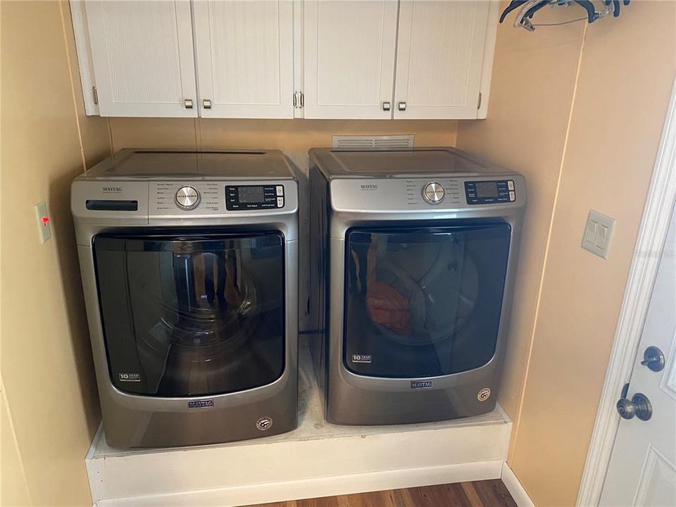 合同活跃: $189,900 (2 贝兹, 2 浴室, 1027 平方英尺)