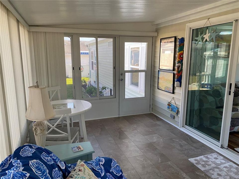 合同活跃: $189,900 (2 贝兹, 2 浴室, 1027 平方英尺)