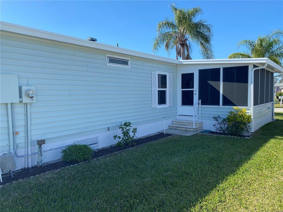 合同活跃: $189,900 (2 贝兹, 2 浴室, 1027 平方英尺)