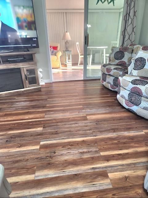 合同活跃: $189,900 (2 贝兹, 2 浴室, 1027 平方英尺)