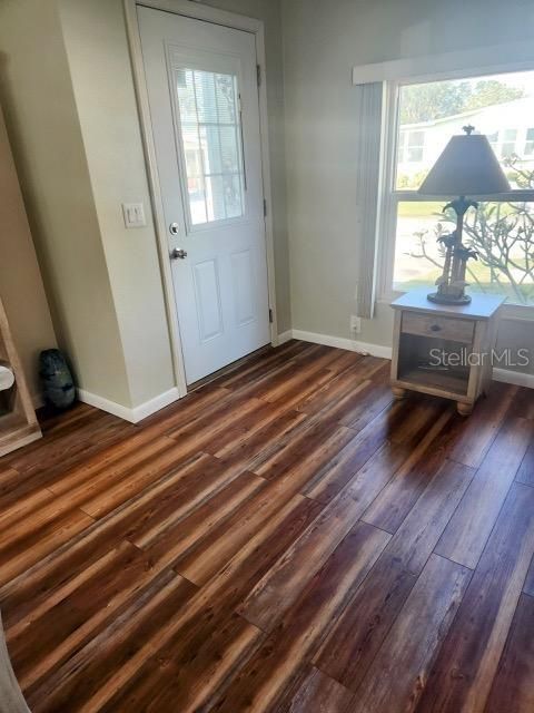 合同活跃: $189,900 (2 贝兹, 2 浴室, 1027 平方英尺)