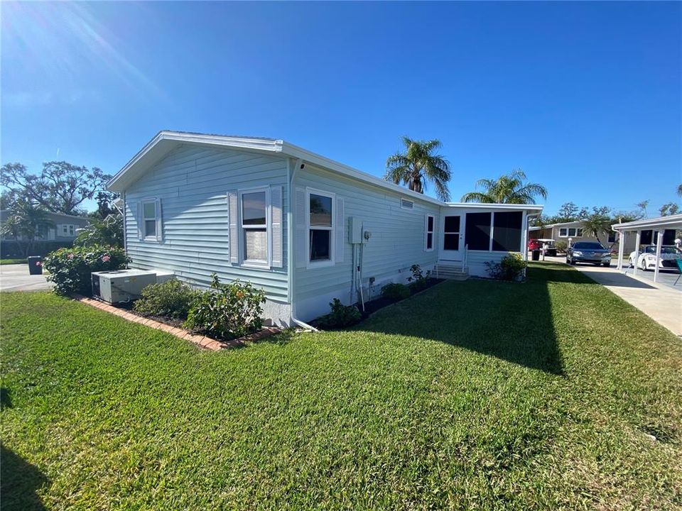 合同活跃: $189,900 (2 贝兹, 2 浴室, 1027 平方英尺)