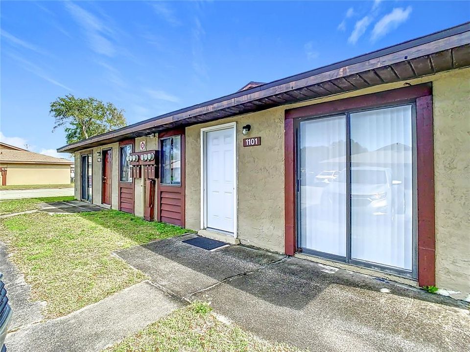 待售: $360,000 (2 贝兹, 1 浴室, 816 平方英尺)