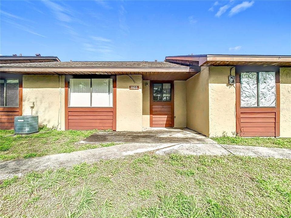 待售: $360,000 (2 贝兹, 1 浴室, 816 平方英尺)