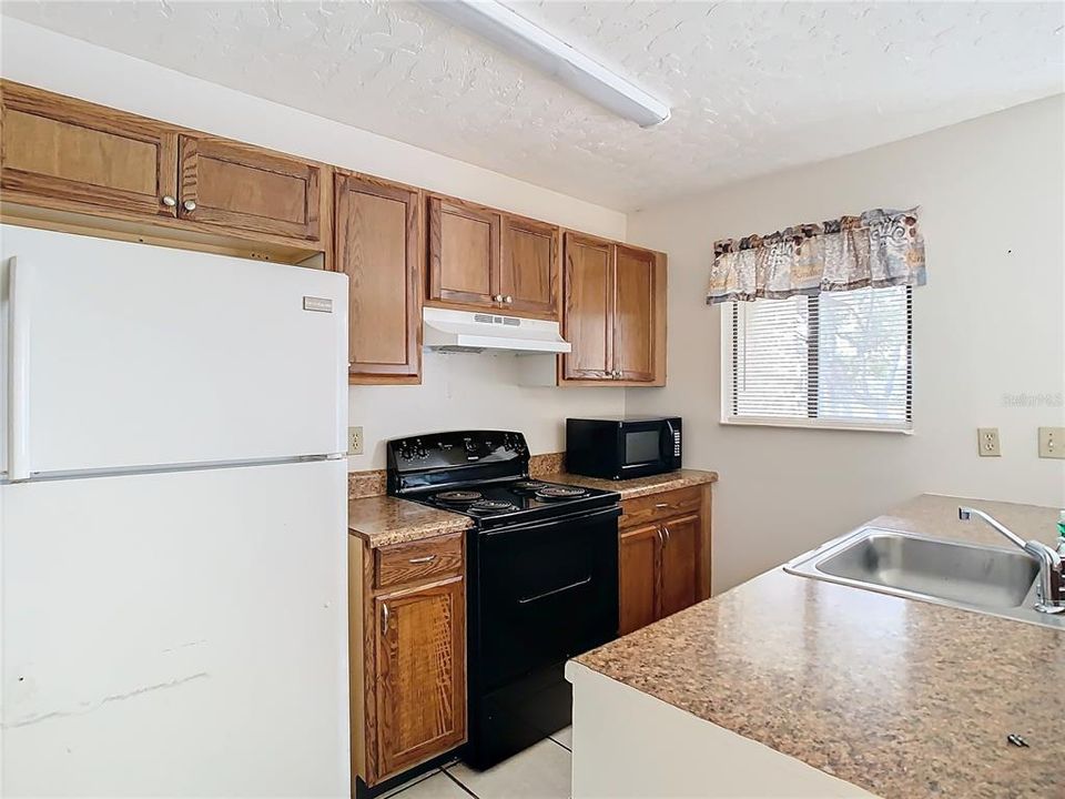 待售: $360,000 (2 贝兹, 1 浴室, 816 平方英尺)