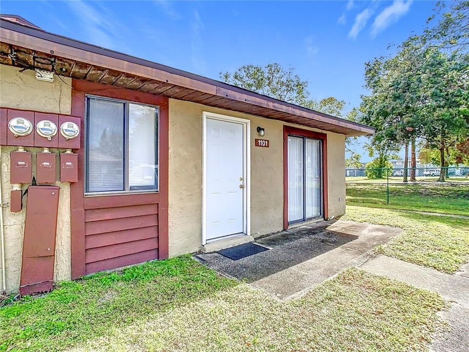 待售: $360,000 (2 贝兹, 1 浴室, 816 平方英尺)