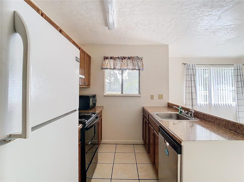 待售: $360,000 (2 贝兹, 1 浴室, 816 平方英尺)