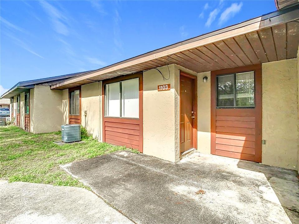 待售: $360,000 (2 贝兹, 1 浴室, 816 平方英尺)