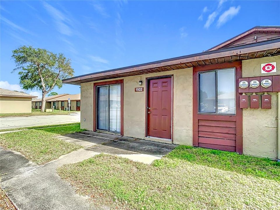 待售: $360,000 (2 贝兹, 1 浴室, 816 平方英尺)