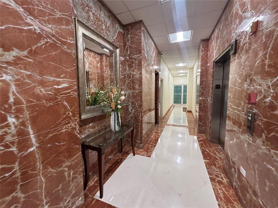 Activo con contrato: $2,300 (2 camas, 2 baños, 1650 Pies cuadrados)