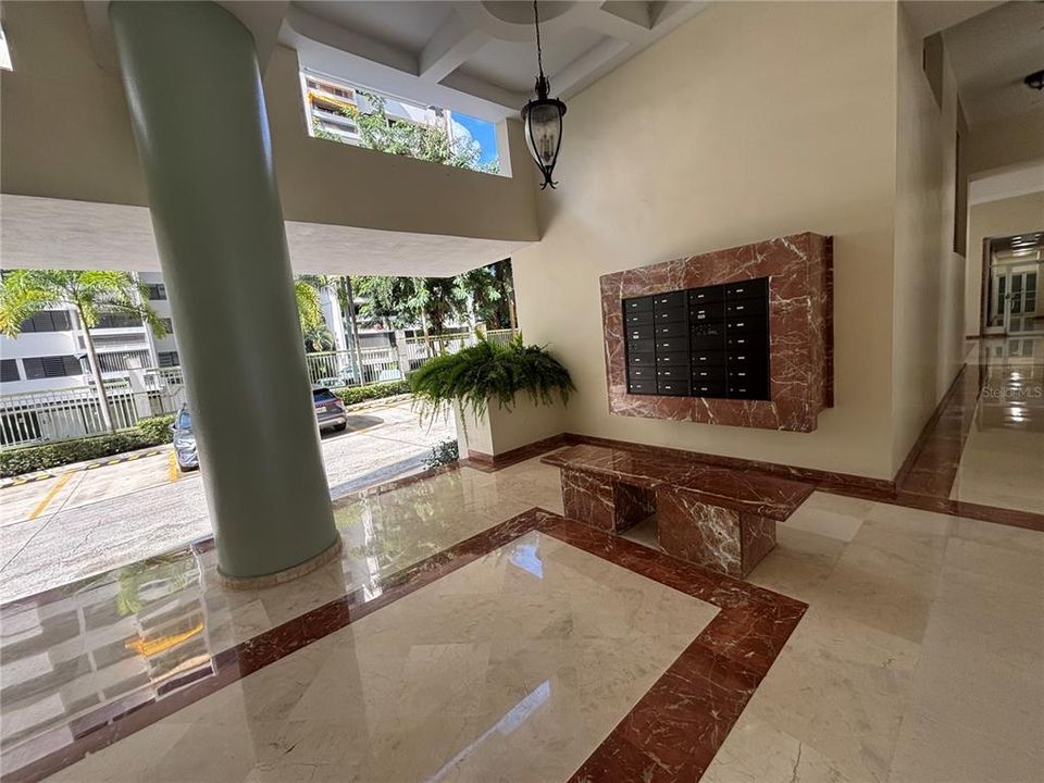 Activo con contrato: $2,300 (2 camas, 2 baños, 1650 Pies cuadrados)