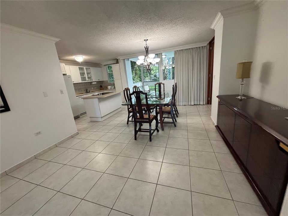 Activo con contrato: $2,300 (2 camas, 2 baños, 1650 Pies cuadrados)