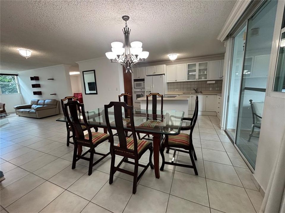 Activo con contrato: $2,300 (2 camas, 2 baños, 1650 Pies cuadrados)