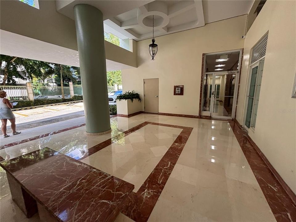 Activo con contrato: $2,300 (2 camas, 2 baños, 1650 Pies cuadrados)