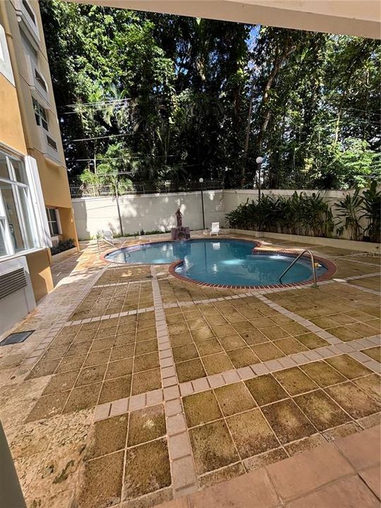 Activo con contrato: $2,300 (2 camas, 2 baños, 1650 Pies cuadrados)