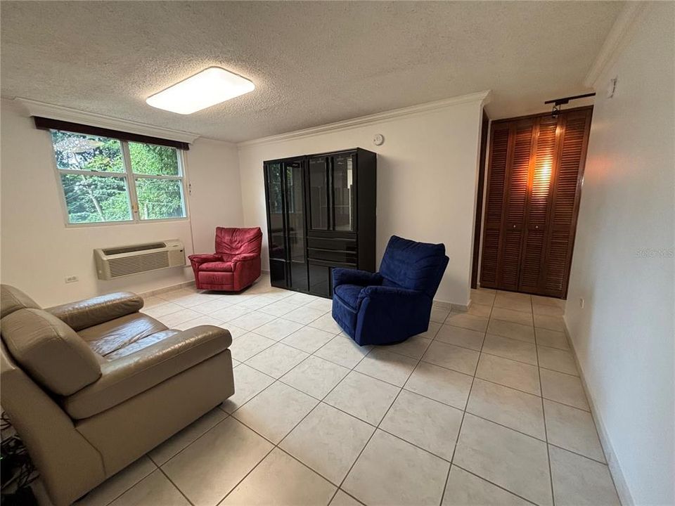 Activo con contrato: $2,300 (2 camas, 2 baños, 1650 Pies cuadrados)