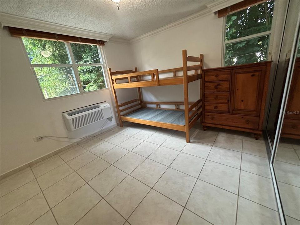 Activo con contrato: $2,300 (2 camas, 2 baños, 1650 Pies cuadrados)