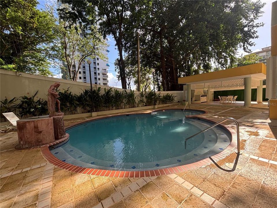 Activo con contrato: $2,300 (2 camas, 2 baños, 1650 Pies cuadrados)