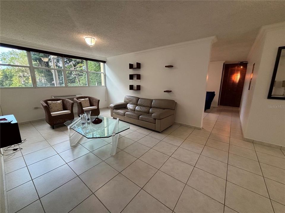 Activo con contrato: $2,300 (2 camas, 2 baños, 1650 Pies cuadrados)