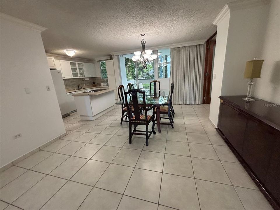 Activo con contrato: $2,300 (2 camas, 2 baños, 1650 Pies cuadrados)