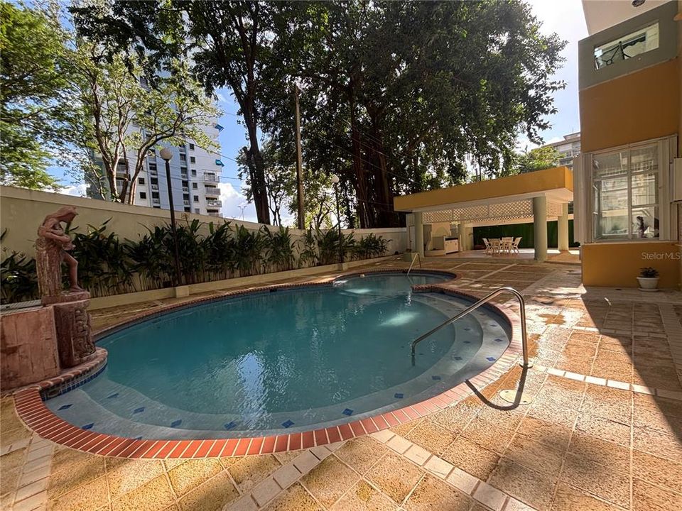 Activo con contrato: $2,300 (2 camas, 2 baños, 1650 Pies cuadrados)