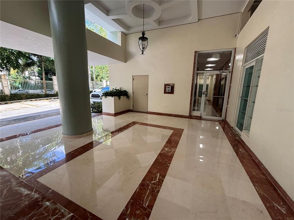 Activo con contrato: $2,300 (2 camas, 2 baños, 1650 Pies cuadrados)