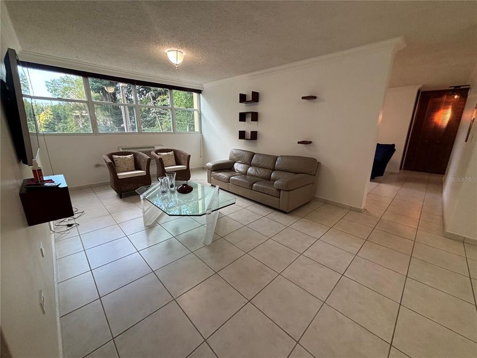 Activo con contrato: $2,300 (2 camas, 2 baños, 1650 Pies cuadrados)