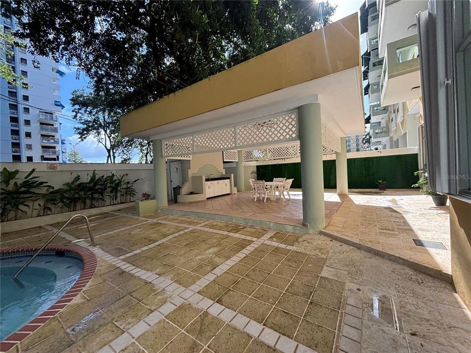 Activo con contrato: $2,300 (2 camas, 2 baños, 1650 Pies cuadrados)