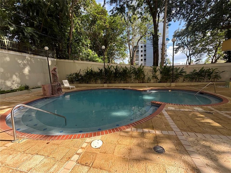 Activo con contrato: $2,300 (2 camas, 2 baños, 1650 Pies cuadrados)