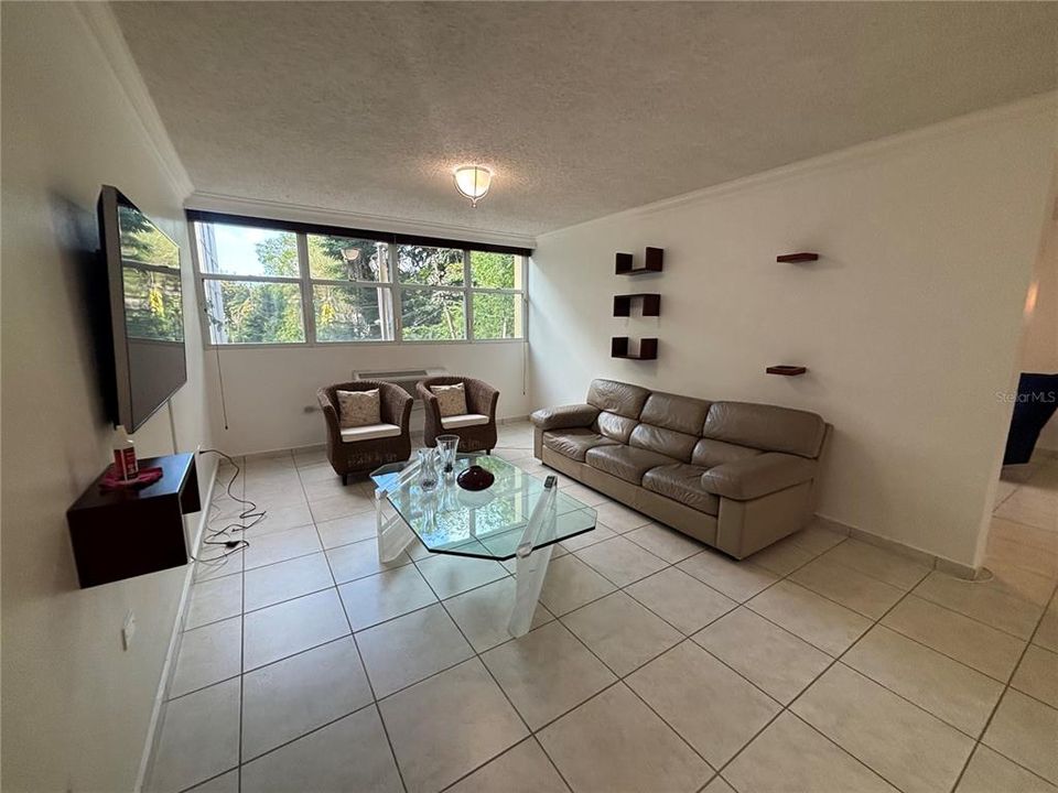 Activo con contrato: $2,300 (2 camas, 2 baños, 1650 Pies cuadrados)