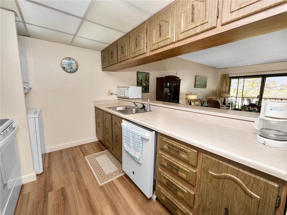 For Sale: $104,000 (2 beds, 2 baths, 954 Square Feet)