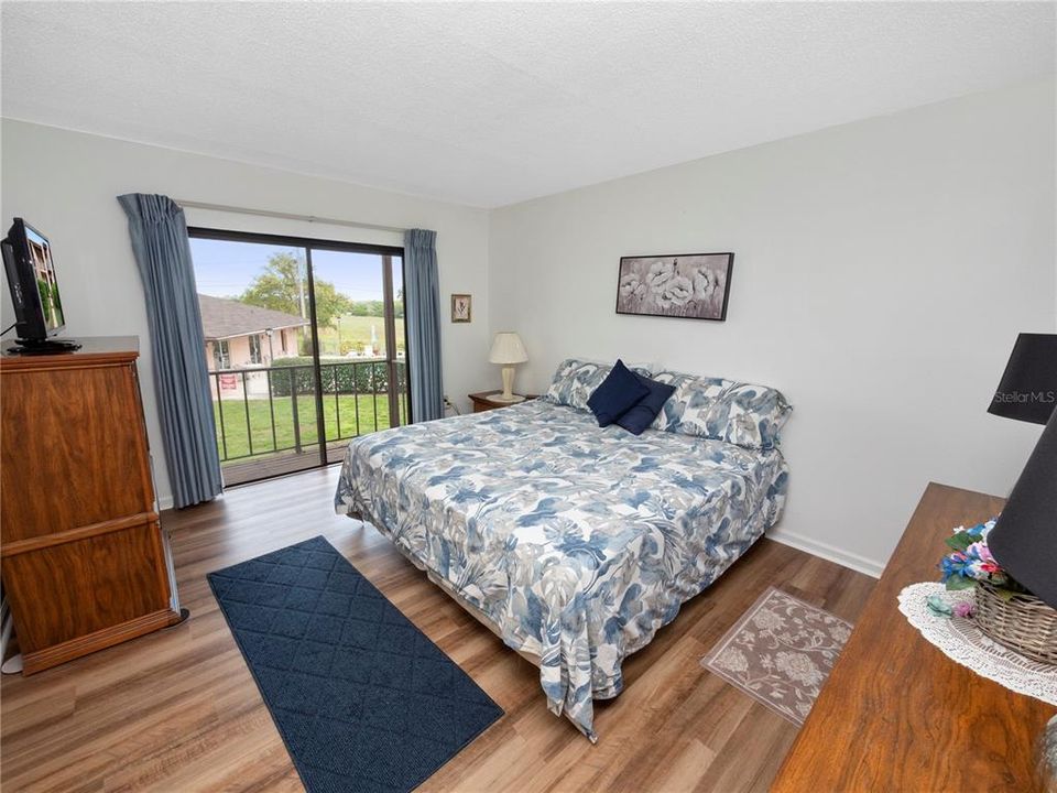 For Sale: $104,000 (2 beds, 2 baths, 954 Square Feet)