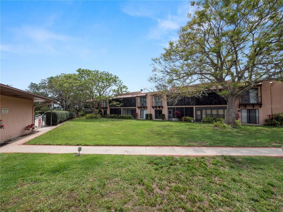 For Sale: $104,000 (2 beds, 2 baths, 954 Square Feet)