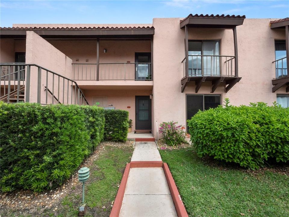 For Sale: $104,000 (2 beds, 2 baths, 954 Square Feet)