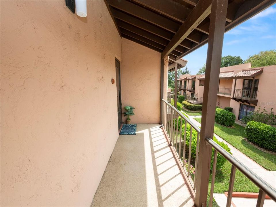 For Sale: $104,000 (2 beds, 2 baths, 954 Square Feet)