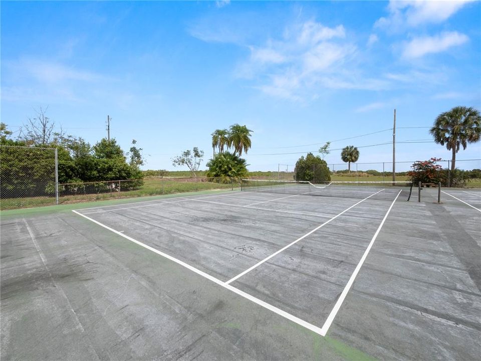 For Sale: $104,000 (2 beds, 2 baths, 954 Square Feet)