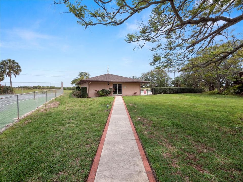 For Sale: $104,000 (2 beds, 2 baths, 954 Square Feet)