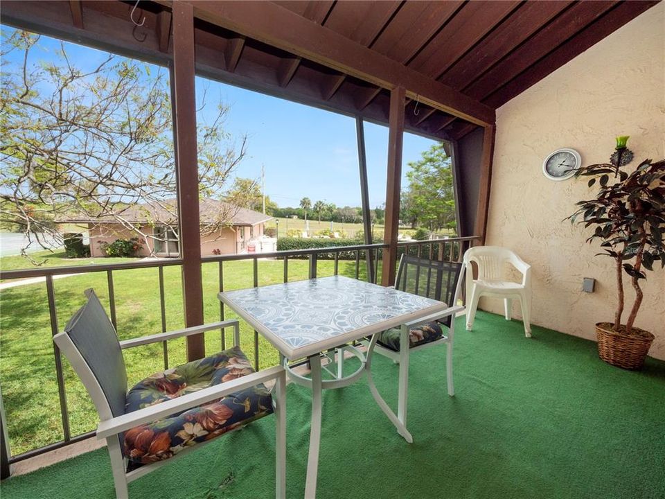 For Sale: $104,000 (2 beds, 2 baths, 954 Square Feet)