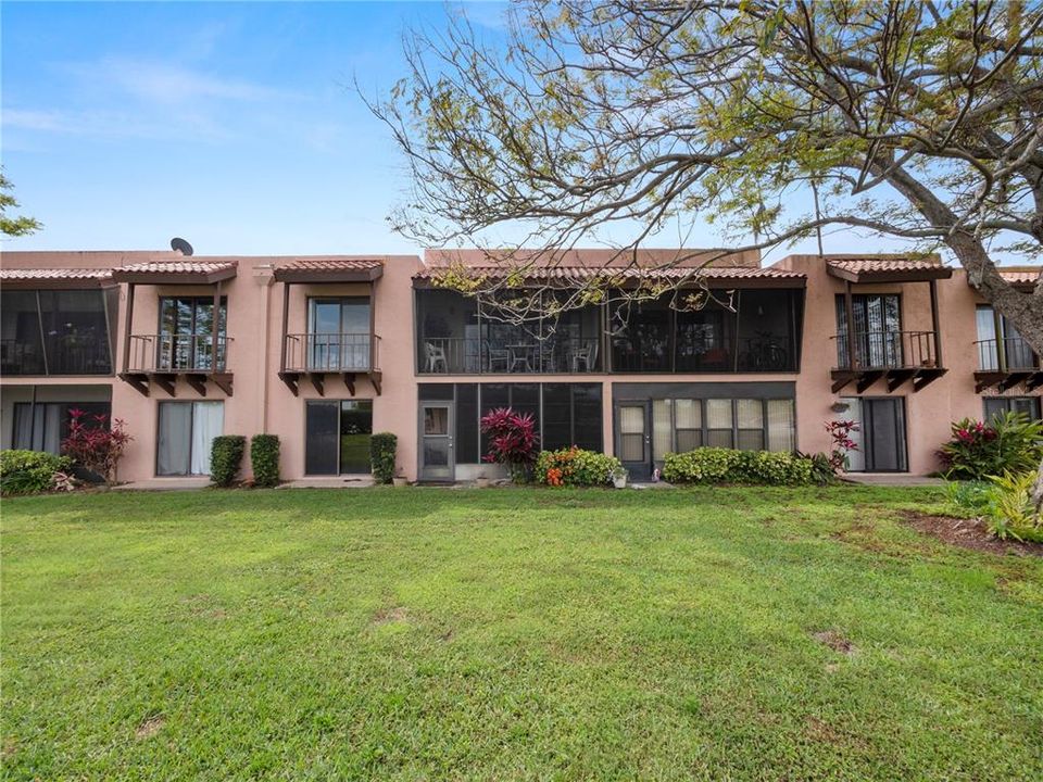 For Sale: $104,000 (2 beds, 2 baths, 954 Square Feet)