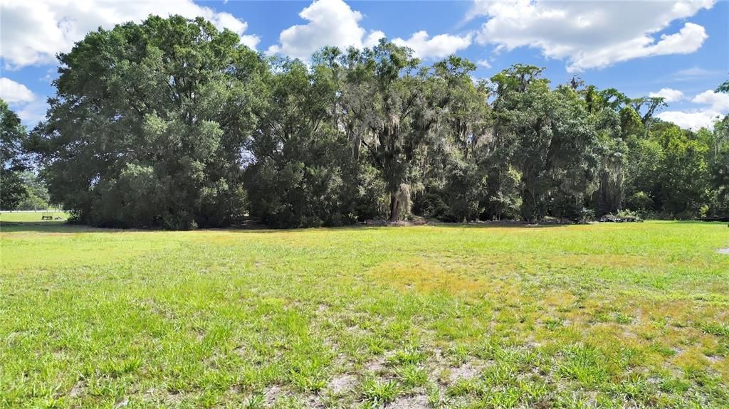 待售: $1,650,000 (5.01 acres)