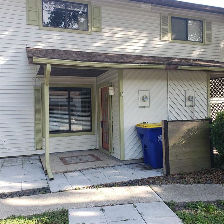 最近售出: $119,900 (2 贝兹, 1 浴室, 995 平方英尺)