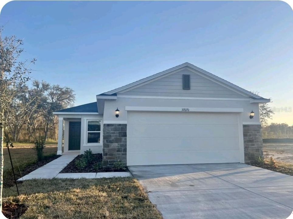 Recently Sold: $322,773 (3 beds, 2 baths, 1346 Square Feet)