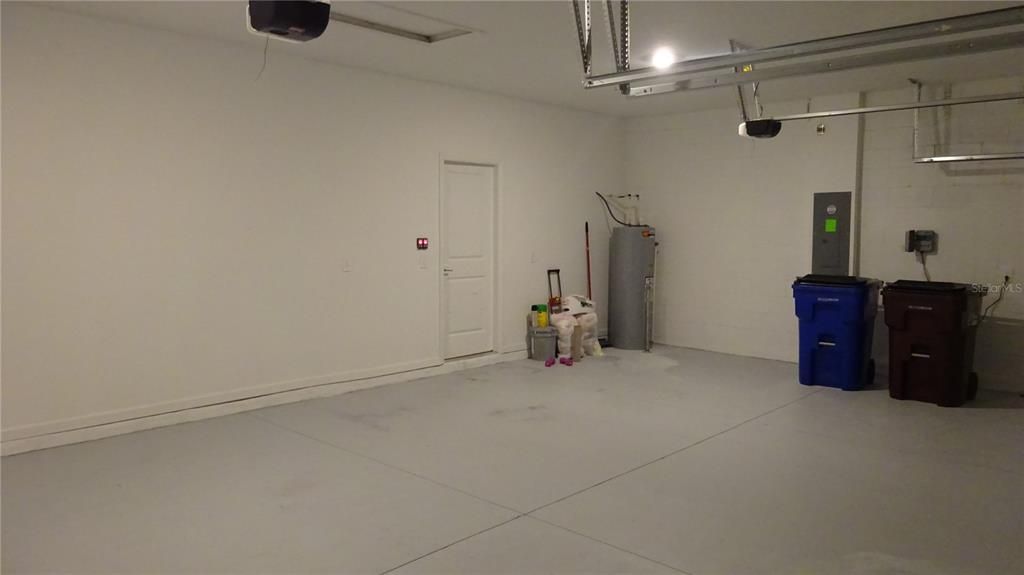 Под контрактом: $419,800 (4 спален, 2 ванн, 2280 Квадратных фут)