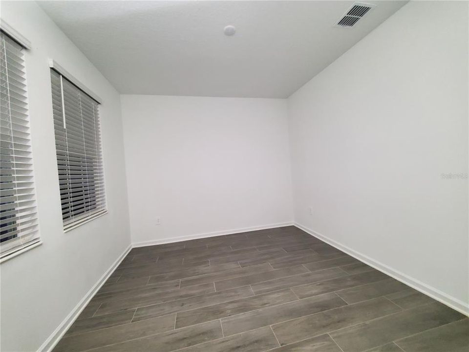 Под контрактом: $419,800 (4 спален, 2 ванн, 2280 Квадратных фут)