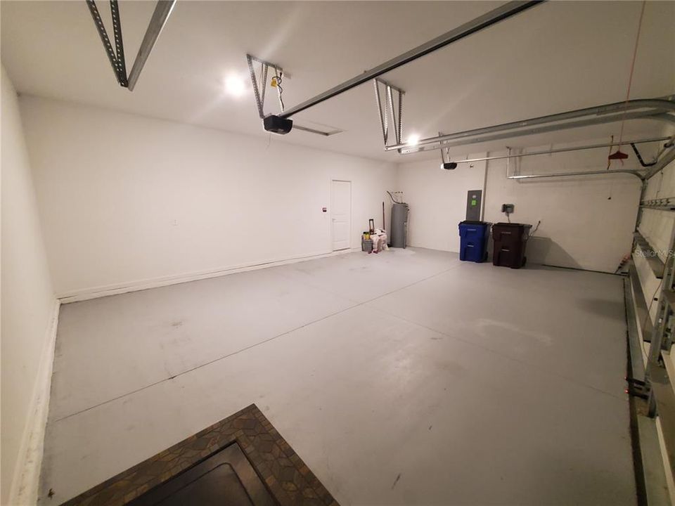 Под контрактом: $419,800 (4 спален, 2 ванн, 2280 Квадратных фут)