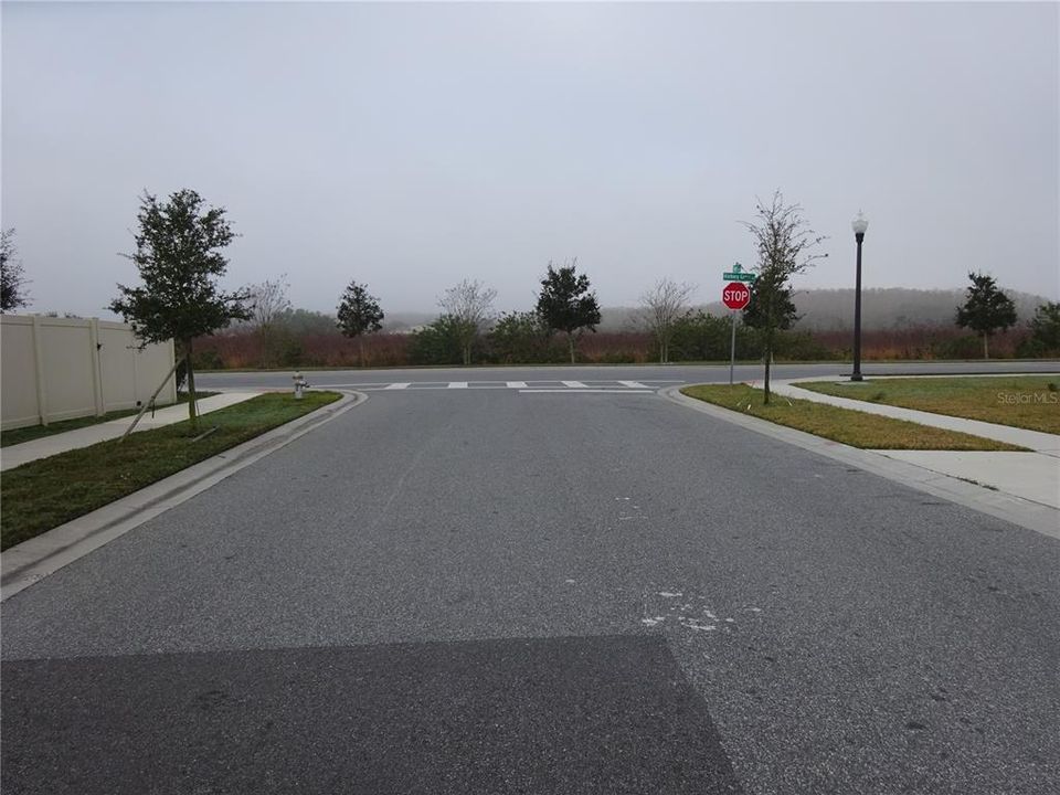 Под контрактом: $419,800 (4 спален, 2 ванн, 2280 Квадратных фут)