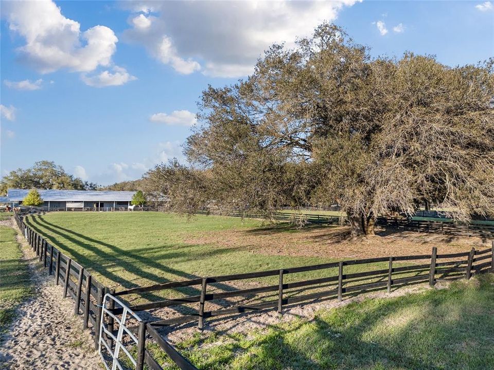 For Sale: $875,000 (1 beds, 1 baths, 400 Square Feet)